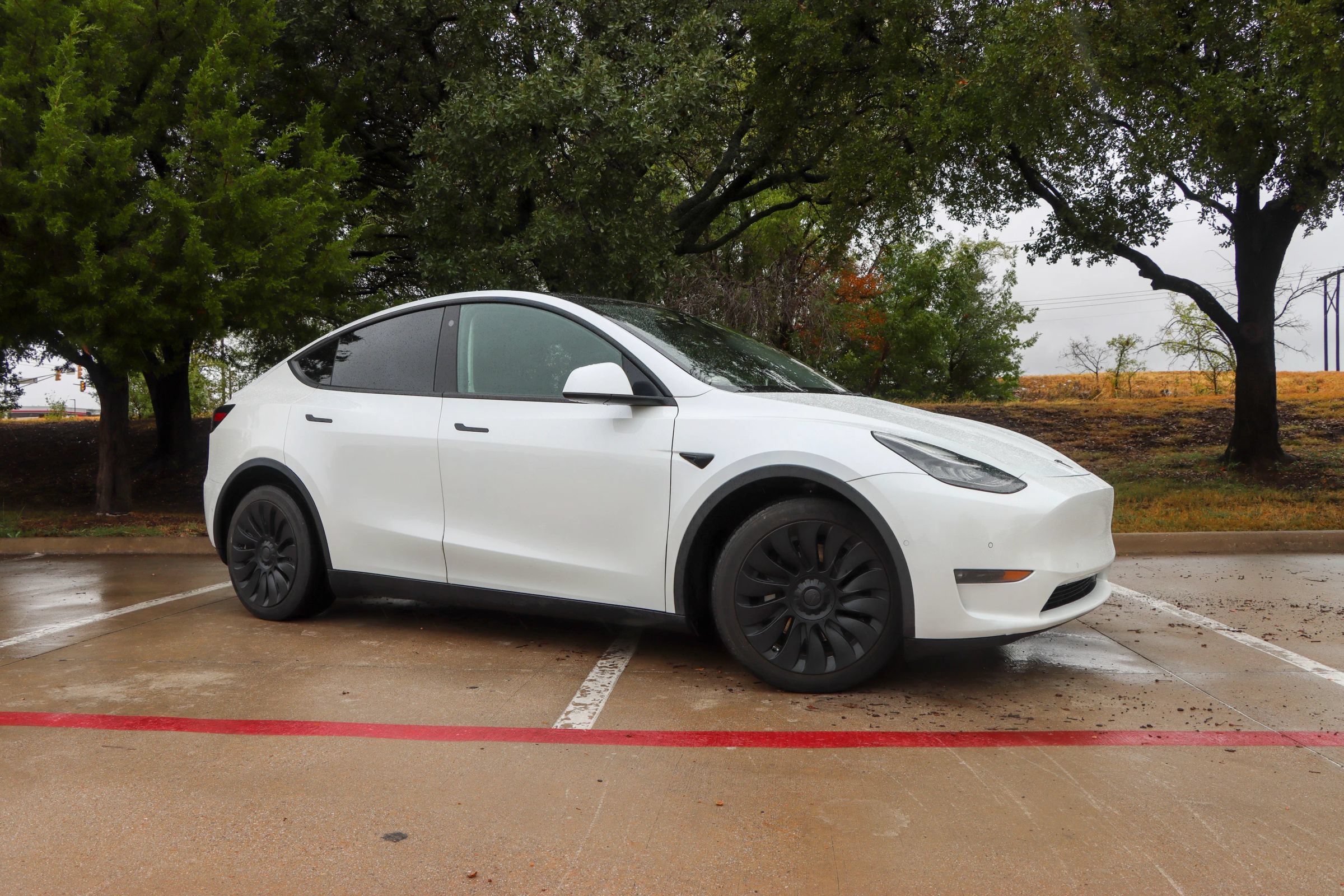 Used 2021 Tesla Model Y 2WD image 1