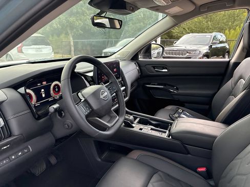 Used 2026 Nissan Pathfinder Platinum w/ Cargo Package FWD image 19