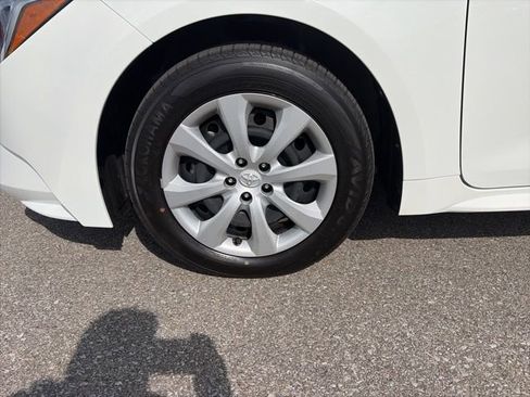 Used 2026 Toyota Corolla LE FWD image 3