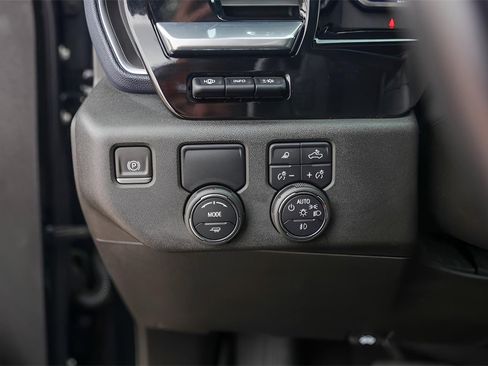 Used 2023 Chevrolet Silverado 1500 High Country w/ Technology Package image 18