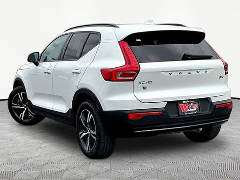 Used 2023 Volvo XC40 B5 Plus AWD/4WD image 4