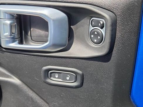 Used 2023 Jeep Wrangler Unlimited w/ Cold Weather Group AWD/4WD image 28