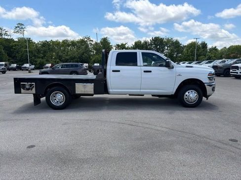 Used 2025 RAM 3500 Tradesman w/ Chrome Appearance Group AWD/4WD image 7