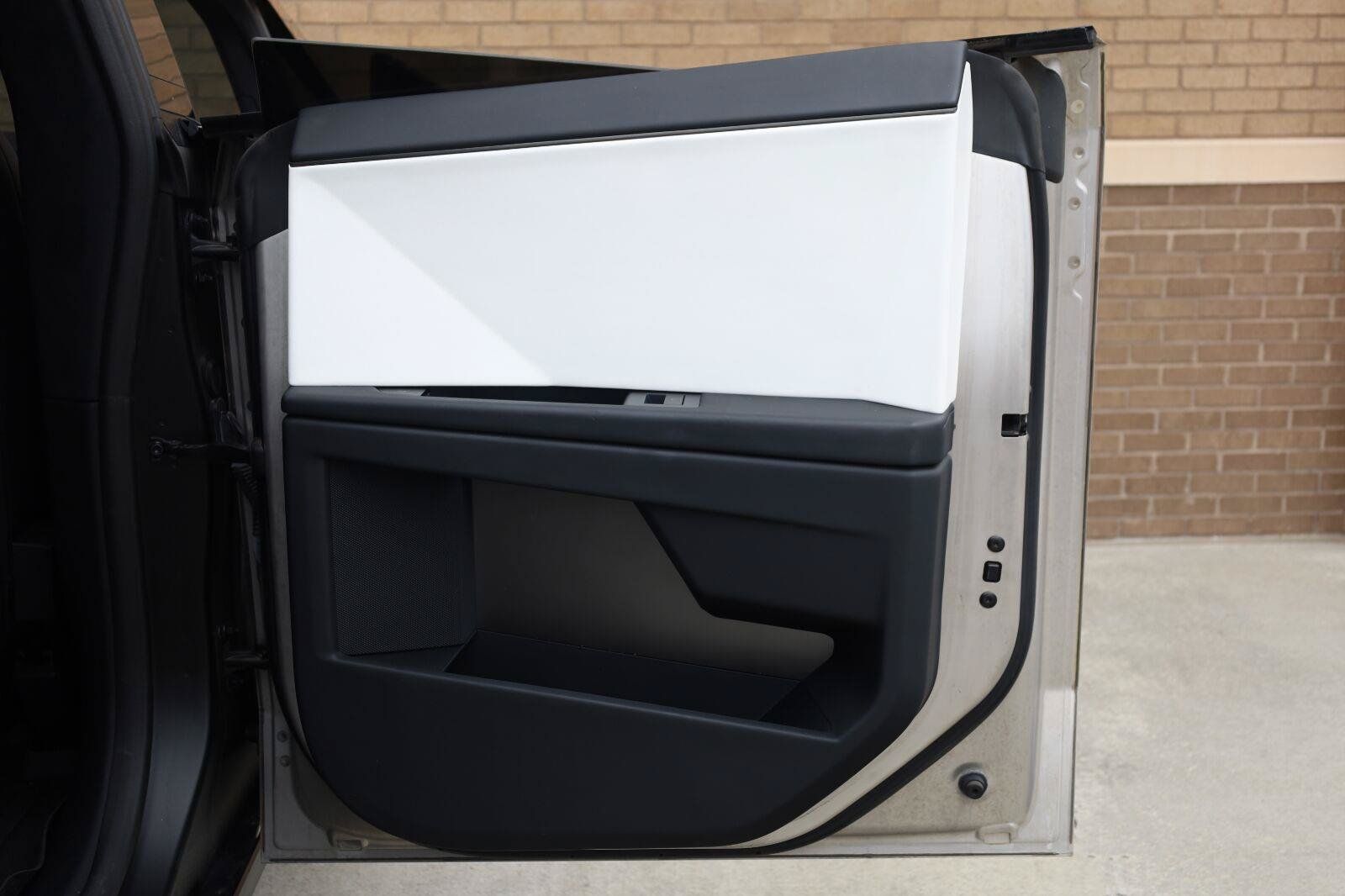 Used 2024 Tesla Cybertruck AWD Crew Cab image 23