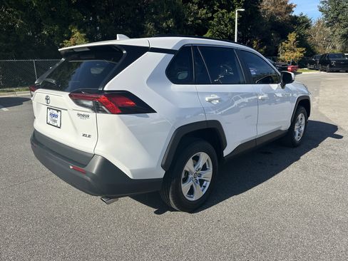 Used 2021 Toyota RAV4 XLE image 10