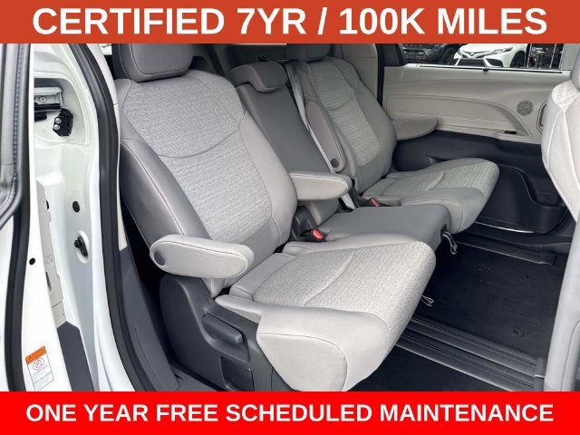 Used 2024 Toyota Sienna LE AWD/4WD image 11