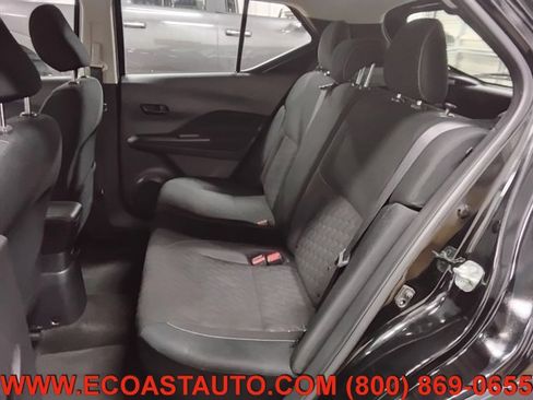 Used 2022 Nissan Kicks S image 13