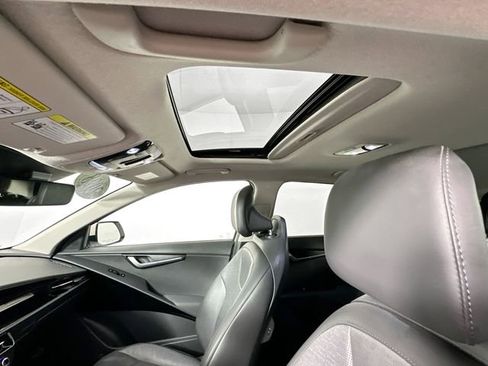 Used 2023 Kia Niro SX Touring FWD image 21