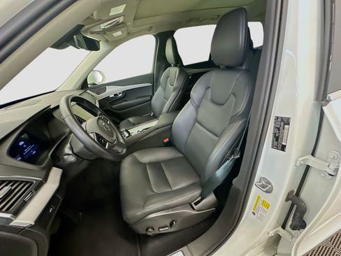 Used 2025 Volvo XC90 B5 Core image 13