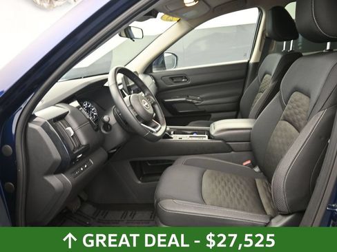 Used 2025 Nissan Pathfinder SV FWD image 15