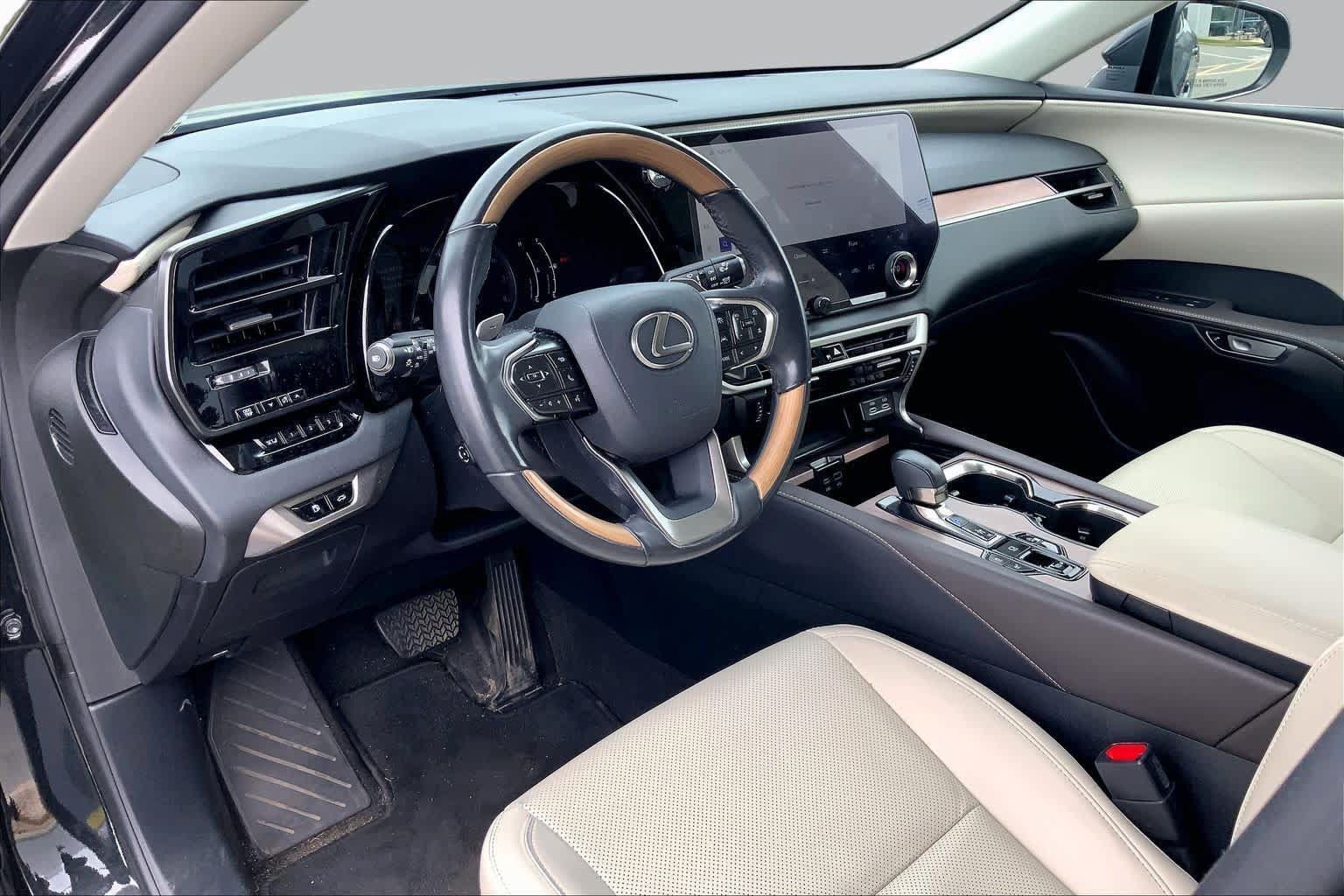 Used 2024 Lexus RX 350 Premium w/ Kick Sensor & Tow Package AWD/4WD image 18