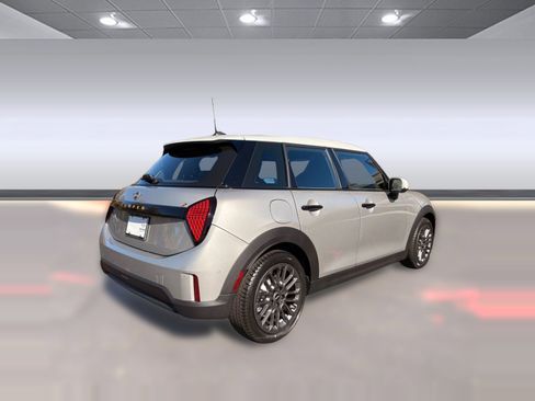 Used 2026 MINI Cooper 4-Door Hardtop FWD image 9