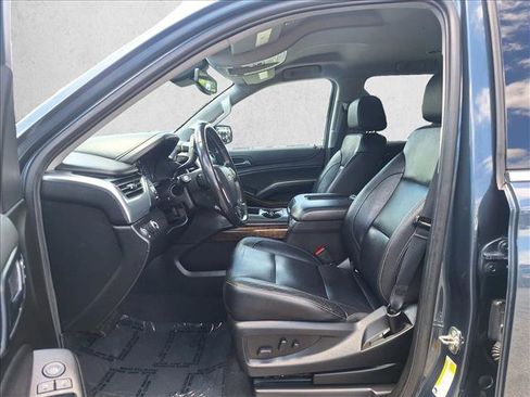Used 2020 Chevrolet Suburban LT RWD image 11