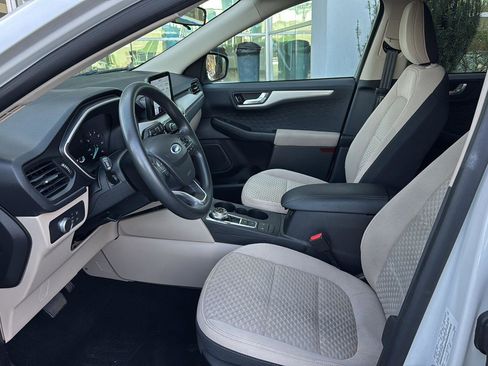 Used 2020 Ford Escape SE image 8