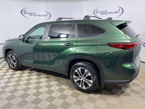 Used 2023 Toyota Highlander XLE AWD/4WD image 4