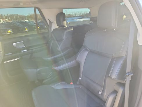 Used 2025 Ford Expedition Platinum w/ Driver's Package image 16