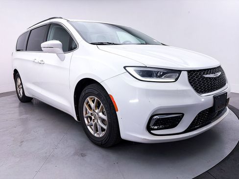 Used 2022 Chrysler Pacifica Touring-L FWD image 9