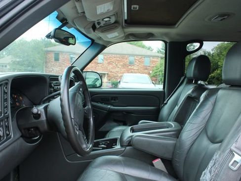Used 2003 Chevrolet Avalanche 4x4 w/ Suspension Package, Off-Road image 12