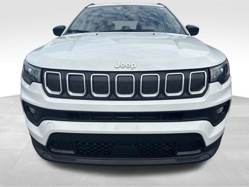 Used 2022 Jeep Compass Latitude FWD image 3