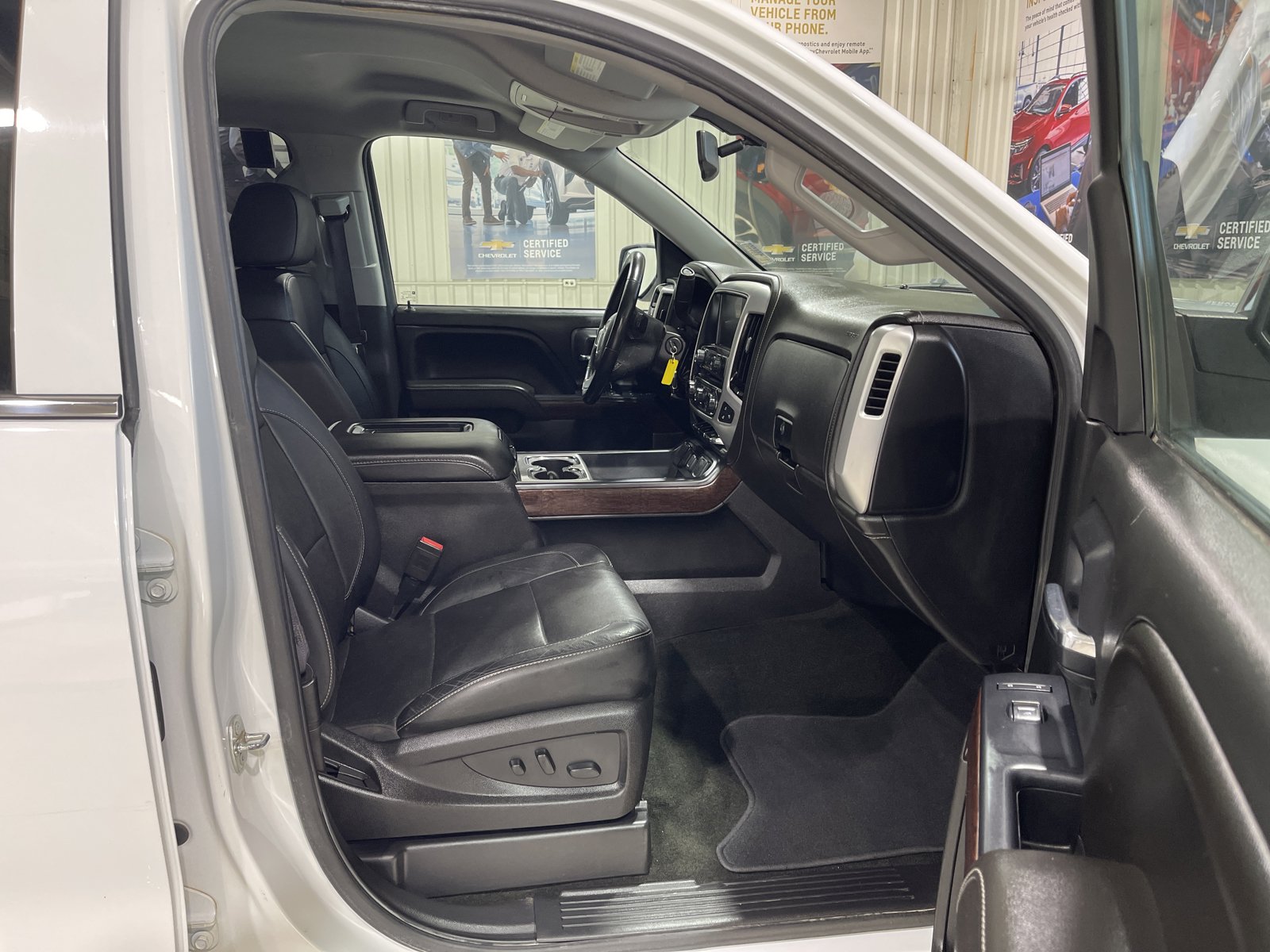 Used 2017 GMC Sierra 1500 SLT w/ SLT Premium Package AWD/4WD image 17
