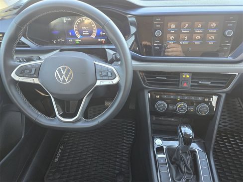 Used 2024 Volkswagen Taos SE image 28