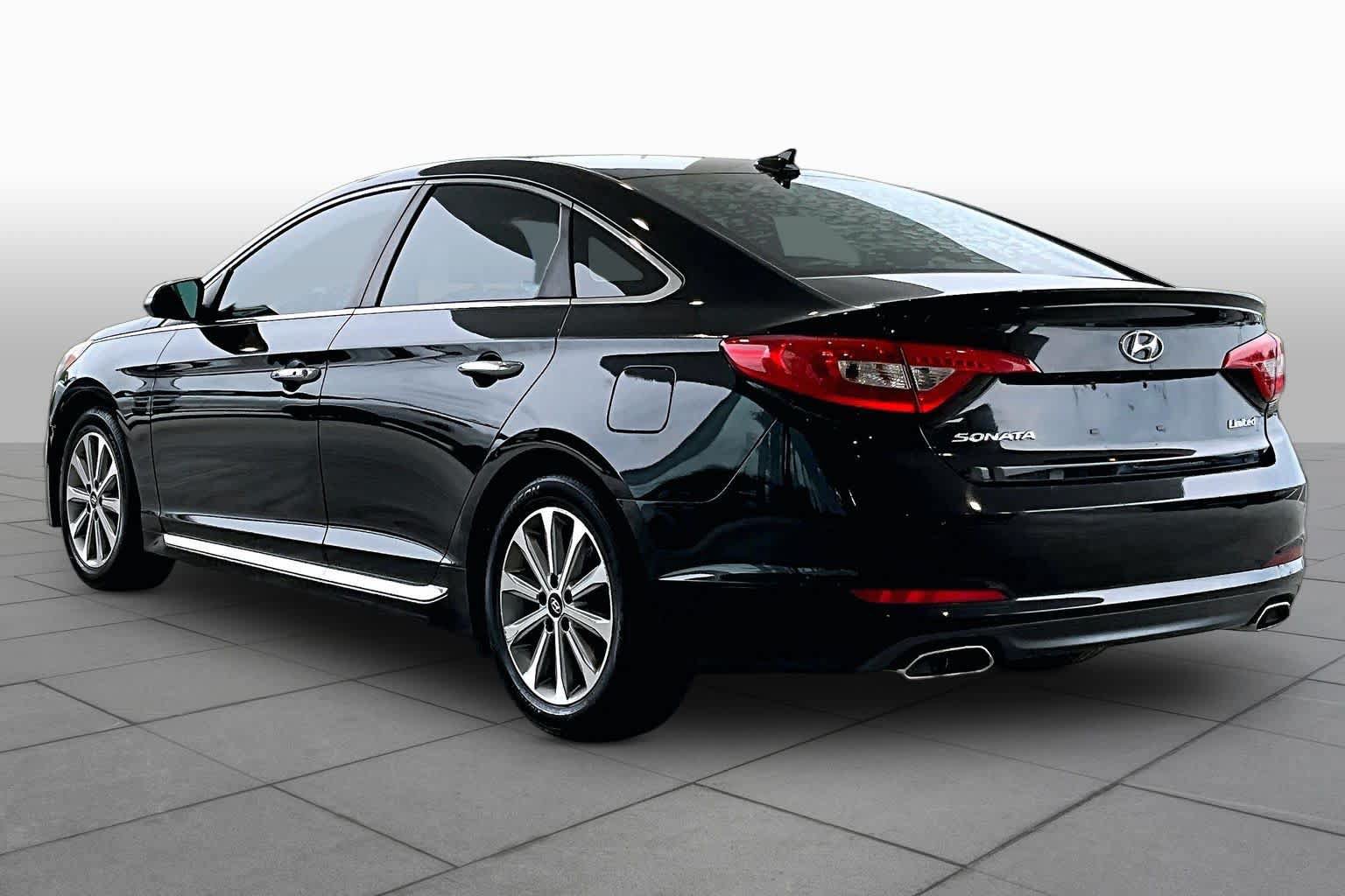 Used 2017 Hyundai Sonata Limited w/ Ultimate Package 04 FWD image 11