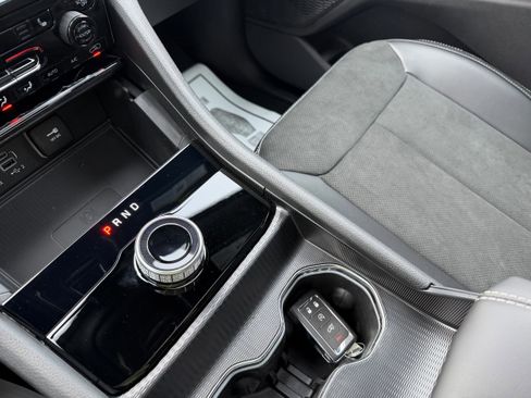 New 2025 Jeep Grand Cherokee Altitude image 8