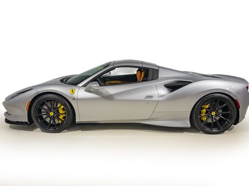 Used 2021 Ferrari F8 Tributo image 13