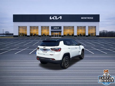 Used 2025 Jeep Compass Trailhawk AWD/4WD image 6