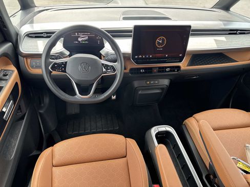 Certified 2025 Volkswagen ID. Buzz Pro S Plus RWD image 7