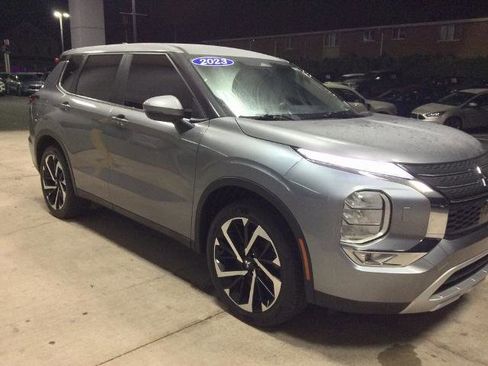 Used 2023 Mitsubishi Outlander SE image 25