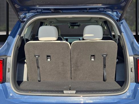 Used 2025 Kia Sorento EX w/ Panoramic Sunroof Package image 11