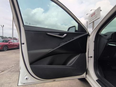 Used 2025 Kia Niro LX FWD image 11