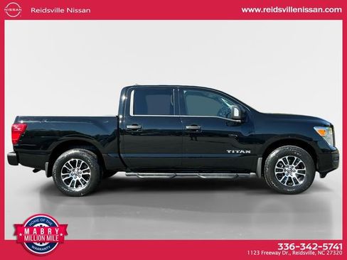 Used 2024 Nissan Titan SV w/ SV Convenience Package image 7
