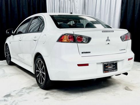 Used 2017 Mitsubishi Lancer ES image 10