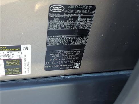 Used 2024 Land Rover Discovery Dynamic SE image 27