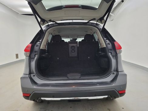 Used 2020 Nissan Rogue SV image 29