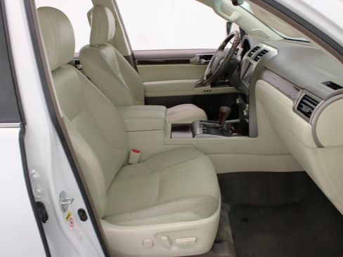 Used 2014 Lexus GX 460 w/ Premium Package AWD/4WD image 50