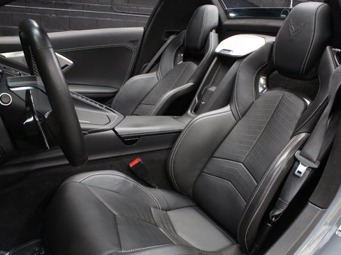 Used 2024 Chevrolet Corvette Stingray Premium Conv w/ Z51 Performance Package RWD image 41