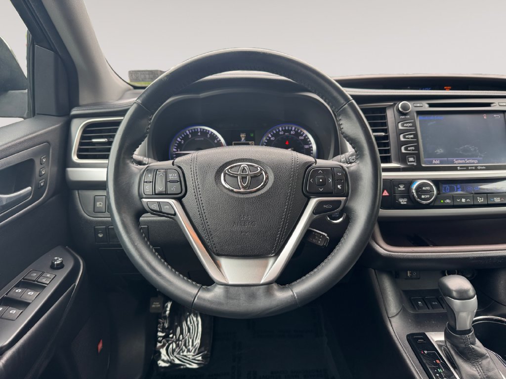 Used 2016 Toyota Highlander Limited w/ Driver Technology Package AWD/4WD image 12