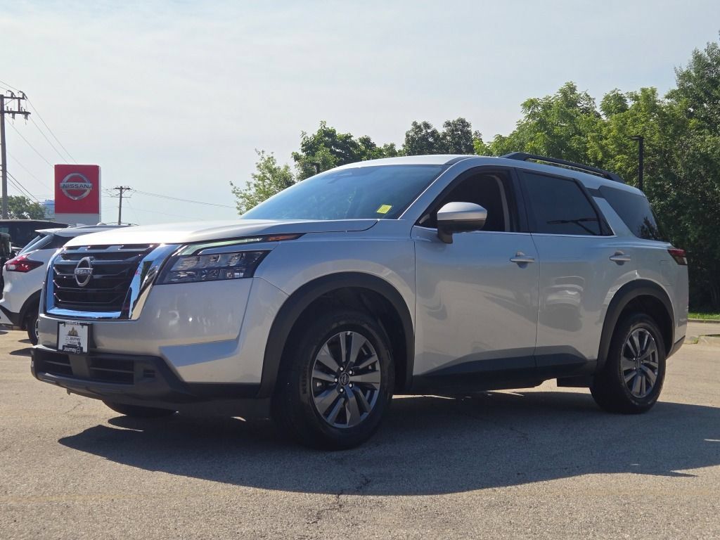 Used 2025 Nissan Pathfinder SV AWD/4WD image 4