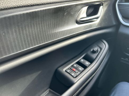 Used 2025 Jeep Grand Cherokee Altitude image 45