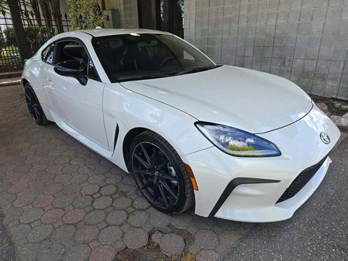 Used 2022 Toyota GR86 Premium w/ ALL Weather Mat Package (TMS) RWD image 4