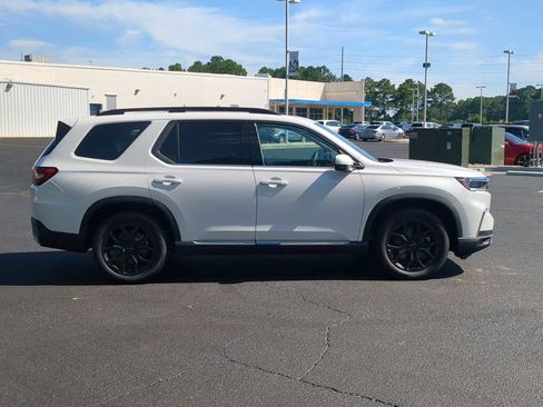 New 2025 Honda Pilot Touring image 9