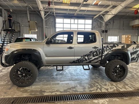 Used 2014 Toyota Tacoma PreRunner w/ SR5 Package RWD image 8