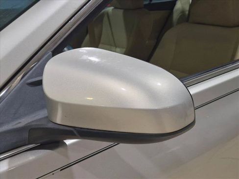 Used 2017 Toyota Camry LE FWD image 5