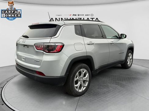 Used 2024 Jeep Compass Latitude AWD/4WD image 5