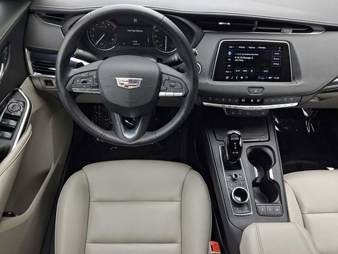 Used 2023 Cadillac XT4 Luxury w/ Cold Weather Package FWD image 14