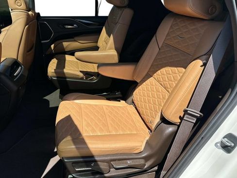Used 2021 Cadillac Escalade Premium Luxury w/ LPO, Illumination Package AWD/4WD image 11