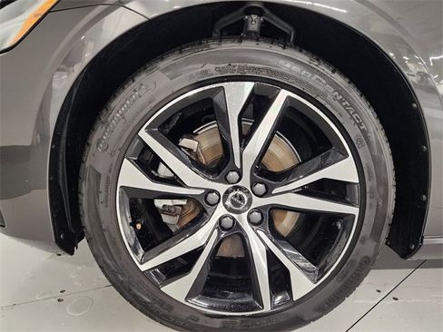 Used 2024 Volvo S60 B5 Core image 8